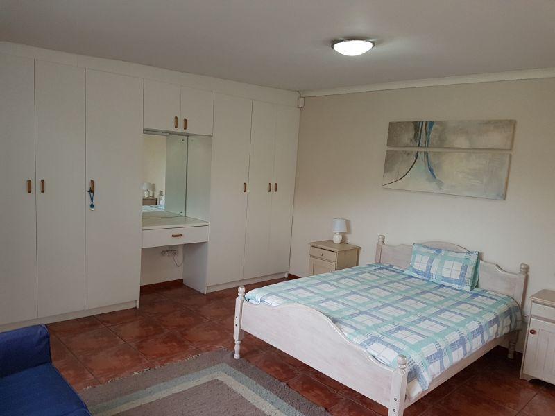 To Let 1 Bedroom Property for Rent in Oakglen Western Cape